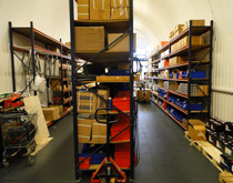 手推液壓車(chē)?yán)浀孛娴匕宀牧希M(jìn)出口倉(cāng)庫(kù)地面鋪裝材料