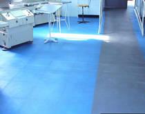 工業(yè)廠房地面處理材料，藍色和灰色工業(yè)地板磚鋪裝風格