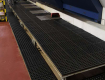 工廠車(chē)間地面地墊用什么材料？車(chē)間操作平臺(tái)地墊 車(chē)間設(shè)備防滑地墊地毯